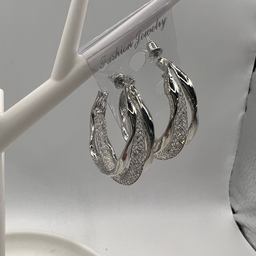 Silver Tone and Faux Crystals Fashion Jewelry Earrings NEW